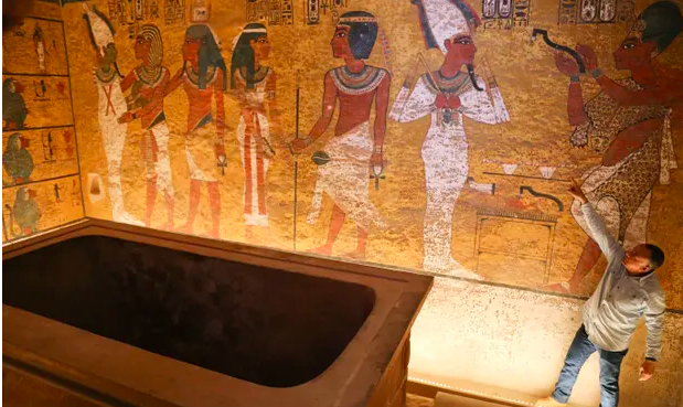 Tutankhamuns Burial Chamber May Contain Door To Nefertitis Tomb